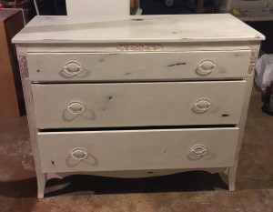 Complete small Dresser